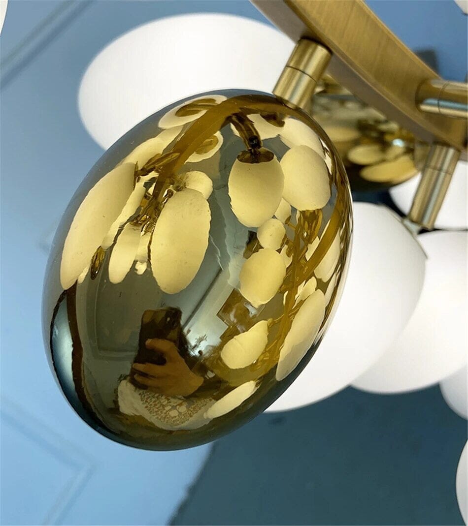 Sylvara Vine csillár francia arany és natúr réz színben, fehér üveggömbökkel