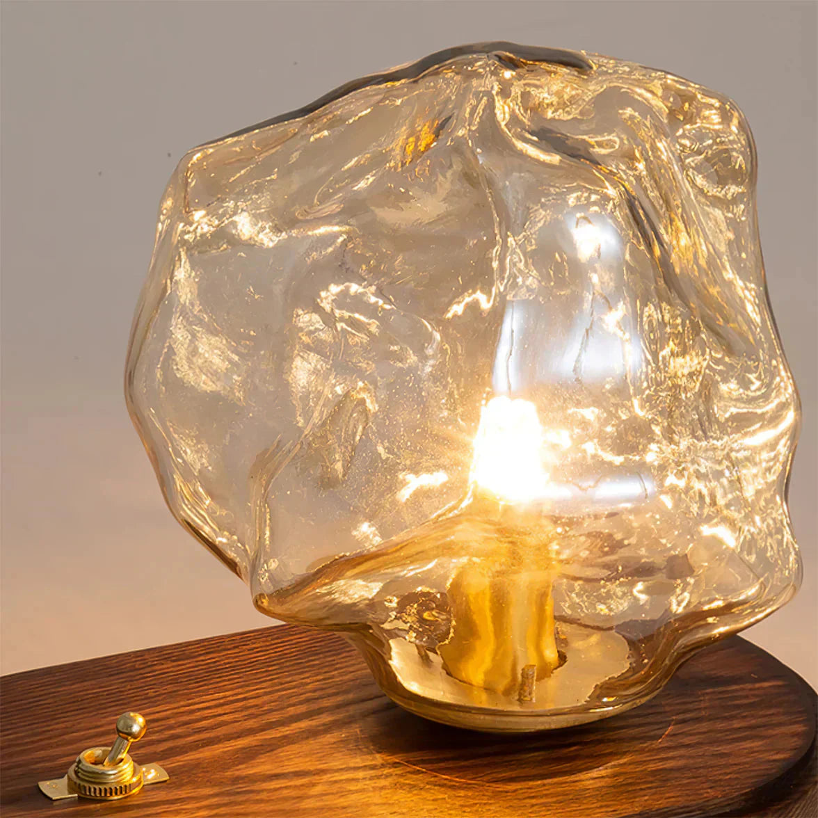 Organiczna szklana lampa stołowa do oświetlenia eleganckich wnętrz | Rosalyssa