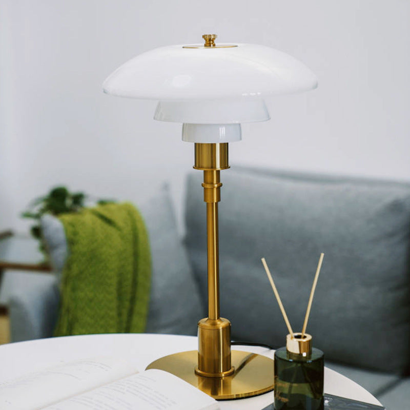 Candeeiro de Secretária Danish Design com Charme Escandinavo e Brilho Aconchegante