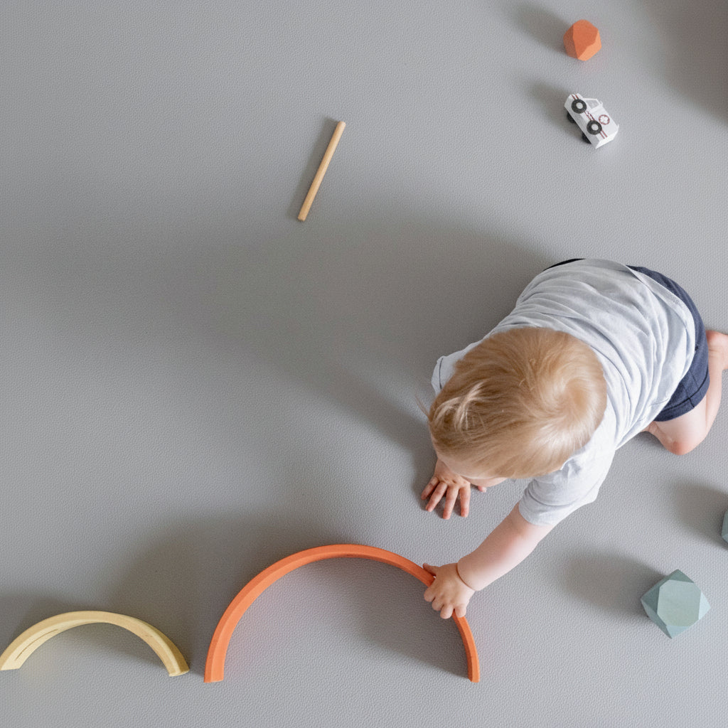 Myk skum babykrypepute med sklisikker overflate for trygg lek