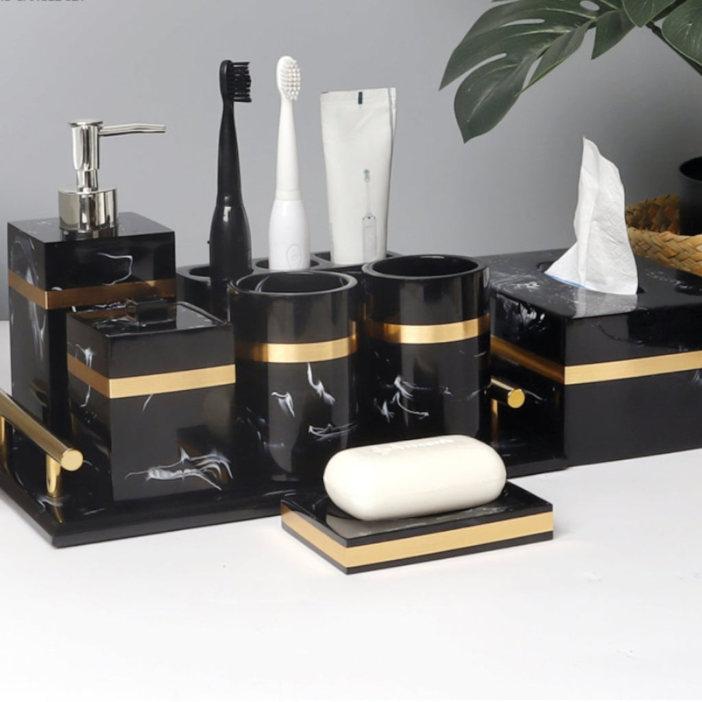 Czarna taca prezentacyjna z marmuru Regal z złotą obręczą do łazienki