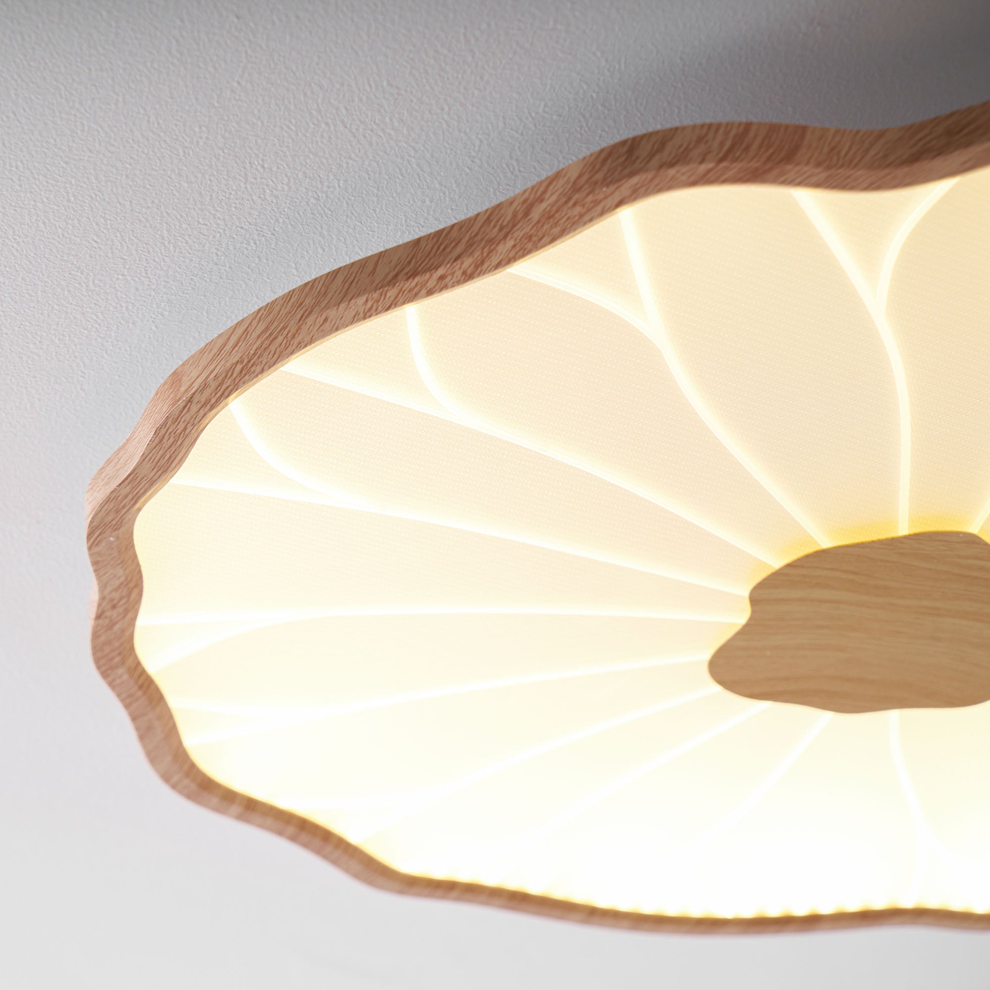 Plafonnier Feuille de Lotus Aspect Bois, Acrylique et Métal, LED 3000K-6000K