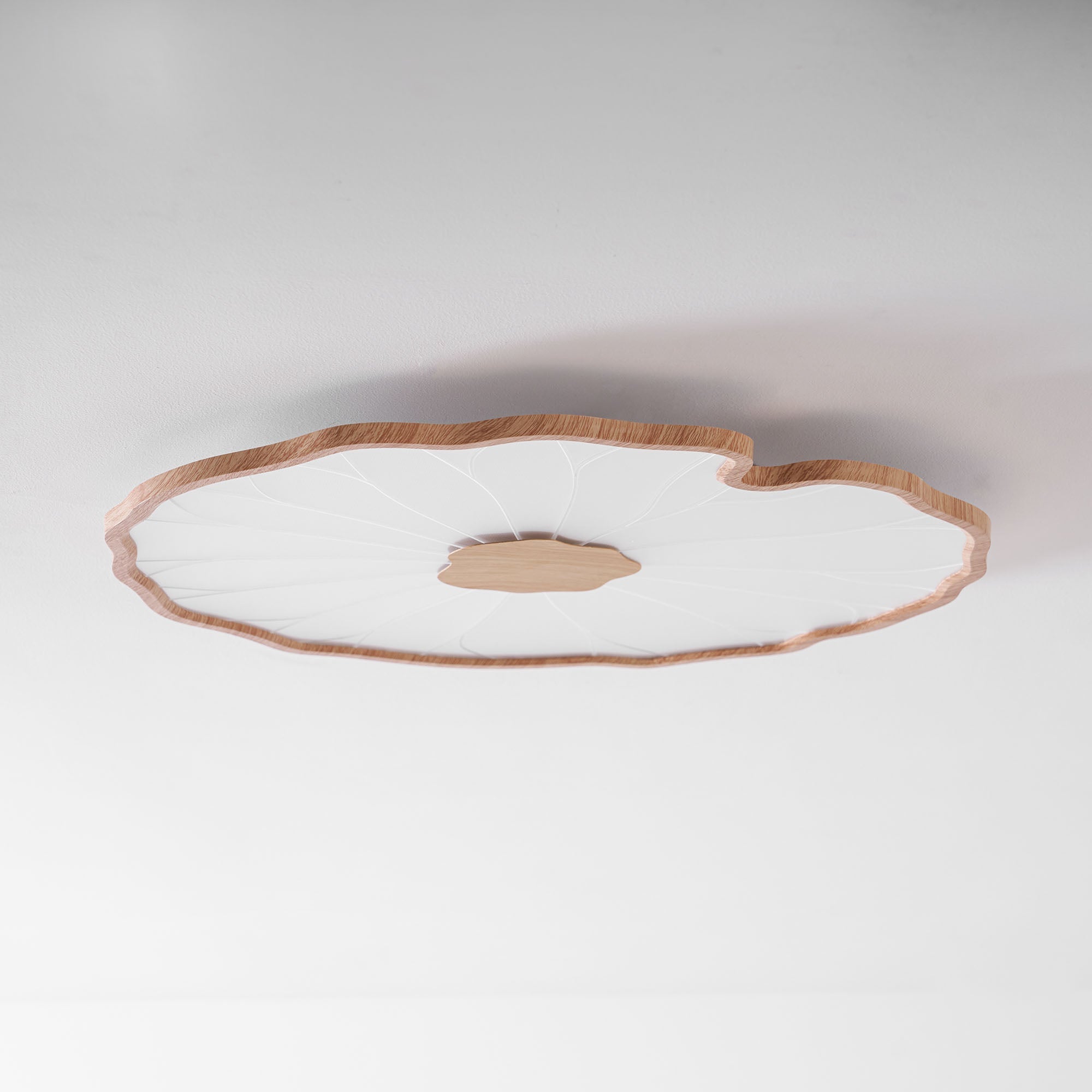 Plafonnier Feuille de Lotus Aspect Bois, Acrylique et Métal, LED 3000K-6000K