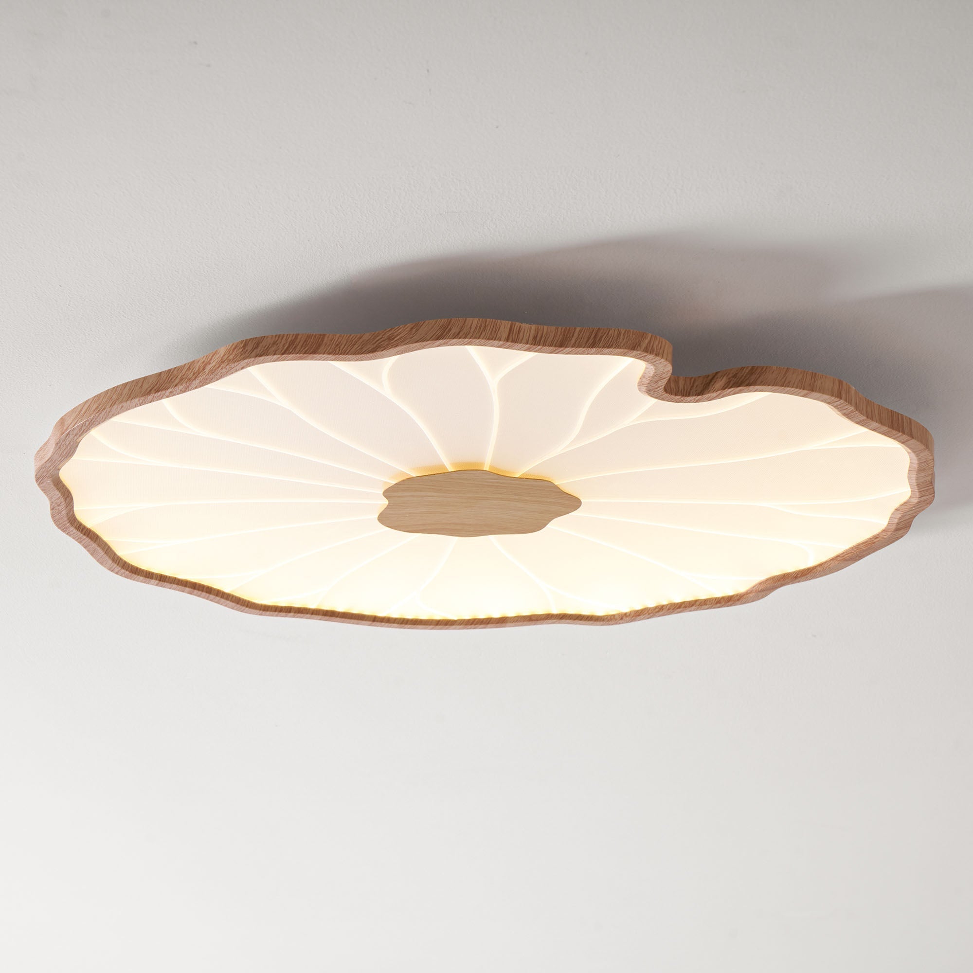 Plafonnier Feuille de Lotus Aspect Bois, Acrylique et Métal, LED 3000K-6000K