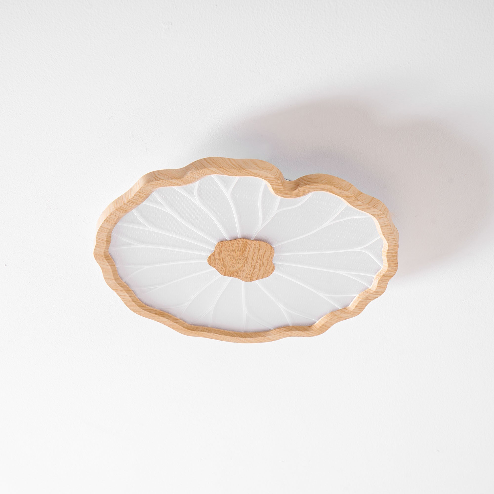 Plafonnier Feuille de Lotus Aspect Bois, Acrylique et Métal, LED 3000K-6000K
