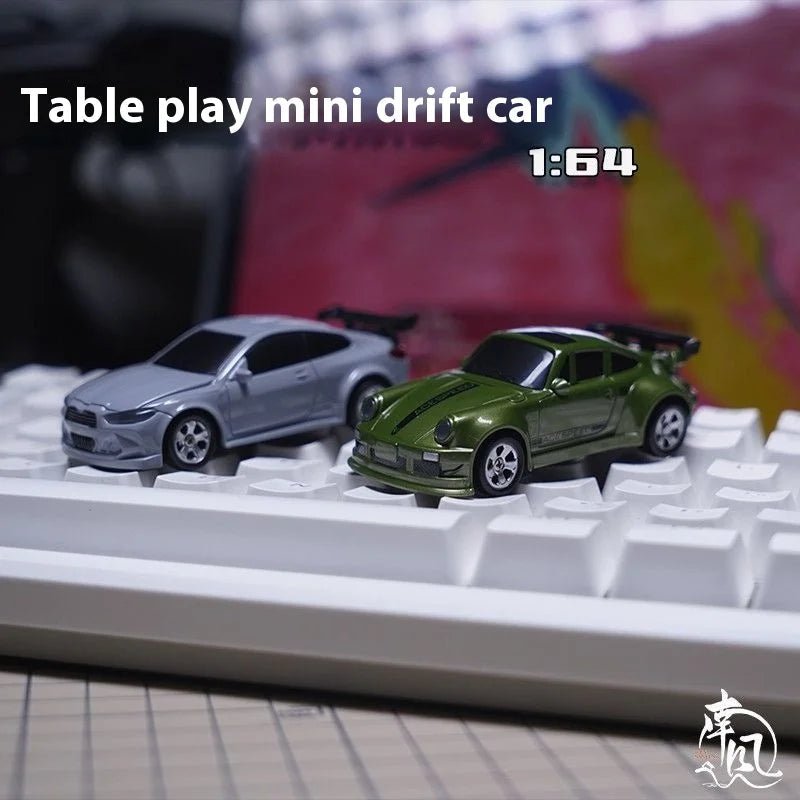 VoltBite 1:64 Mini-Rennwagen mit 2,4-GHz-Fernsteuerung und Drift-Reifen