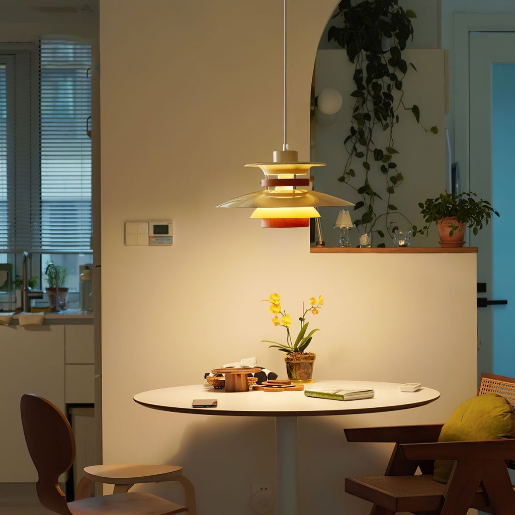 Astraea Pendelleuchte mit zeitloser Eleganz und warmem Lichtschein | Snurv