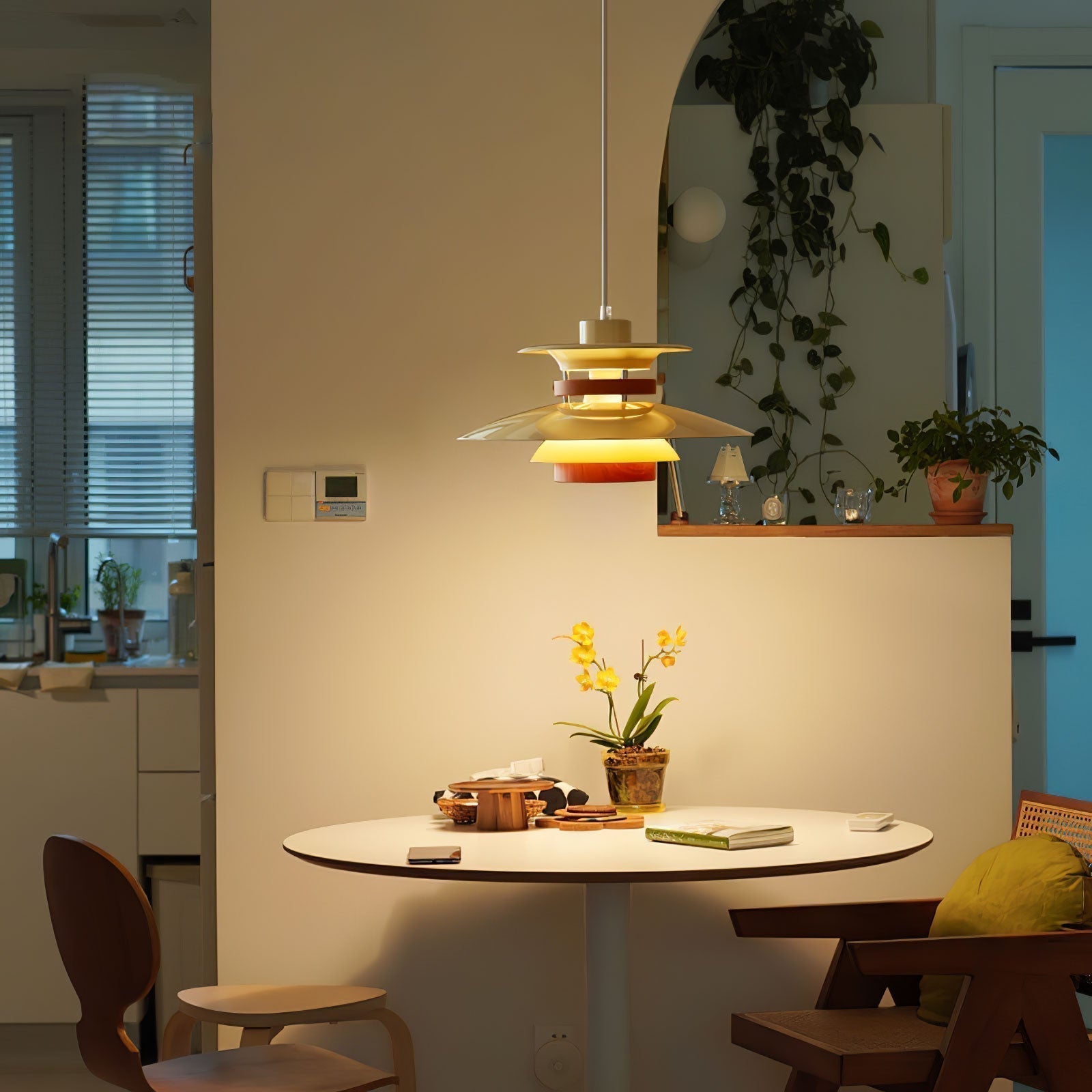 Astraea Pendelleuchte mit zeitloser Eleganz und warmem Lichtschein | Snurv