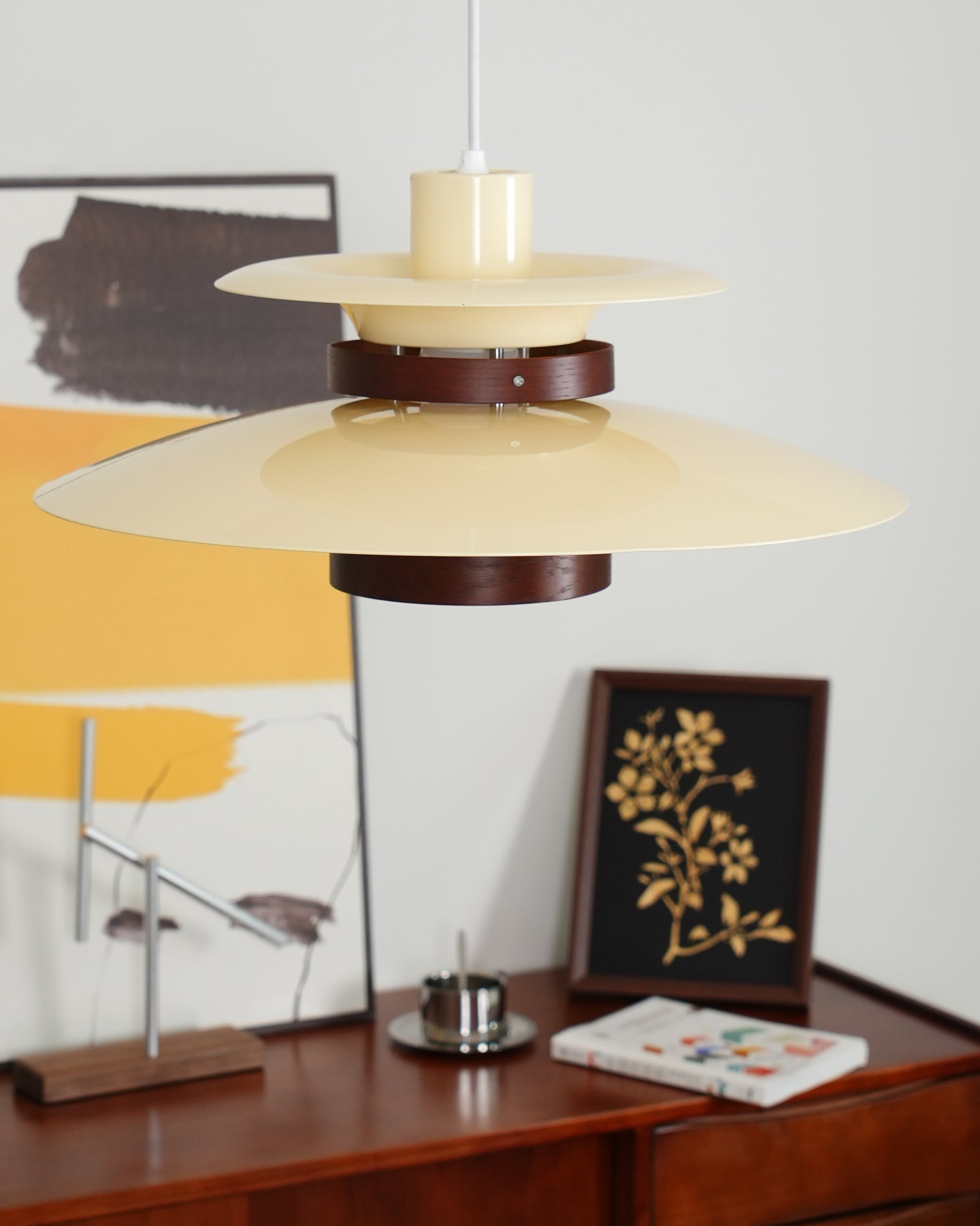 Astraea Pendelleuchte mit zeitloser Eleganz und warmem Lichtschein | Snurv