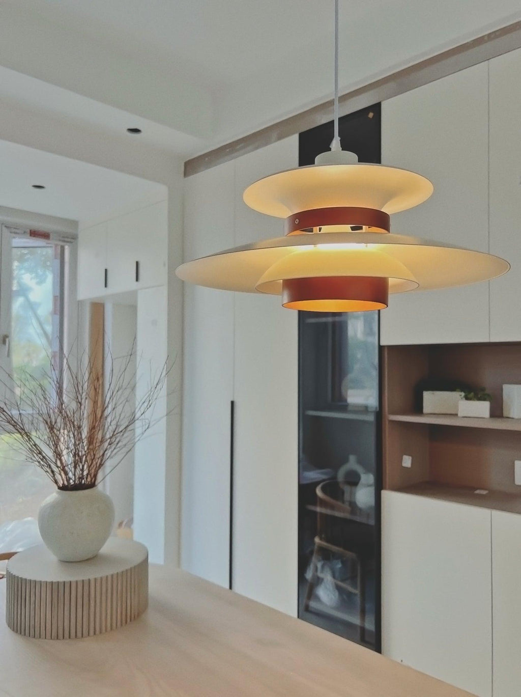Astraea Pendelleuchte mit zeitloser Eleganz und warmem Lichtschein | Snurv