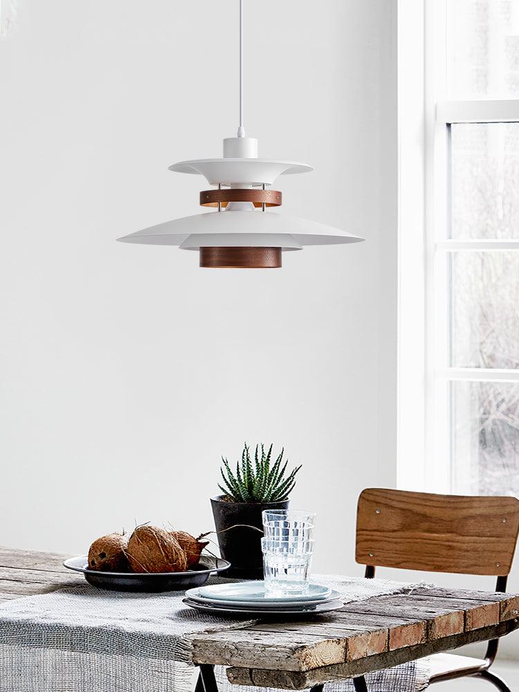 Astraea Pendelleuchte mit zeitloser Eleganz und warmem Lichtschein | Snurv