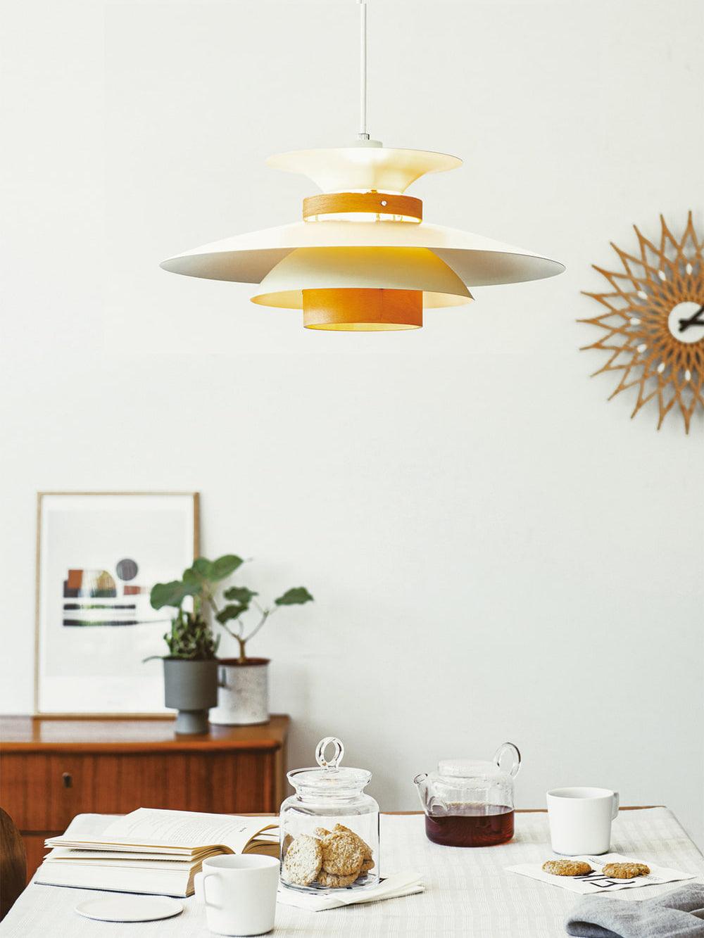 Astraea Pendelleuchte mit zeitloser Eleganz und warmem Lichtschein | Snurv