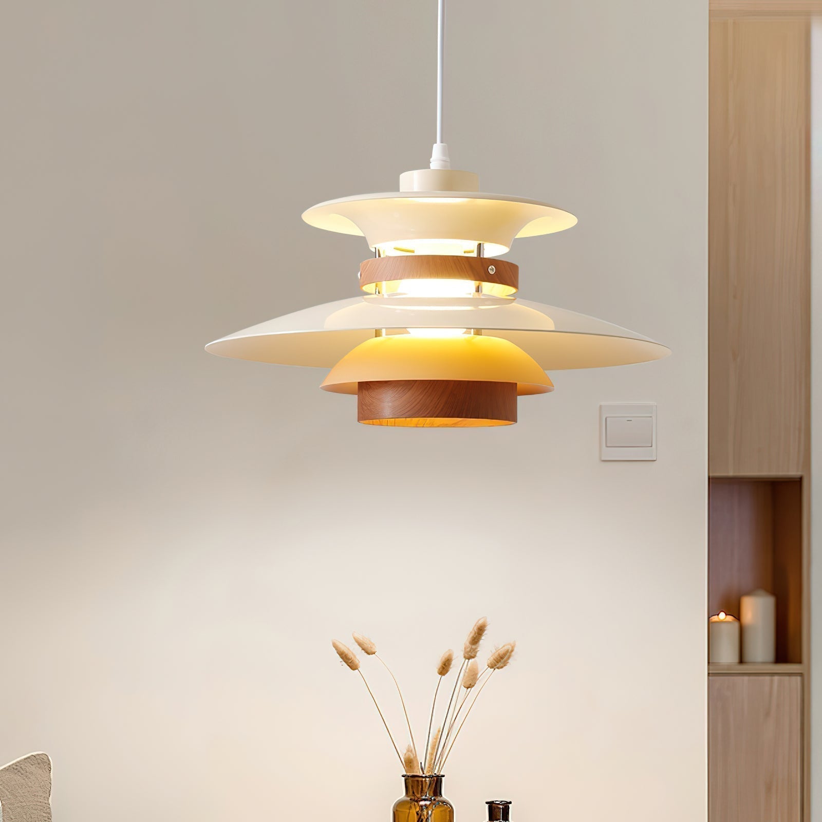 Astraea Pendelleuchte mit zeitloser Eleganz und warmem Lichtschein | Snurv