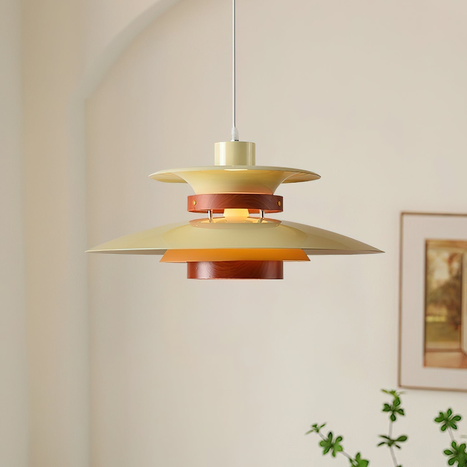Astraea Pendelleuchte mit zeitloser Eleganz und warmem Lichtschein | Snurv