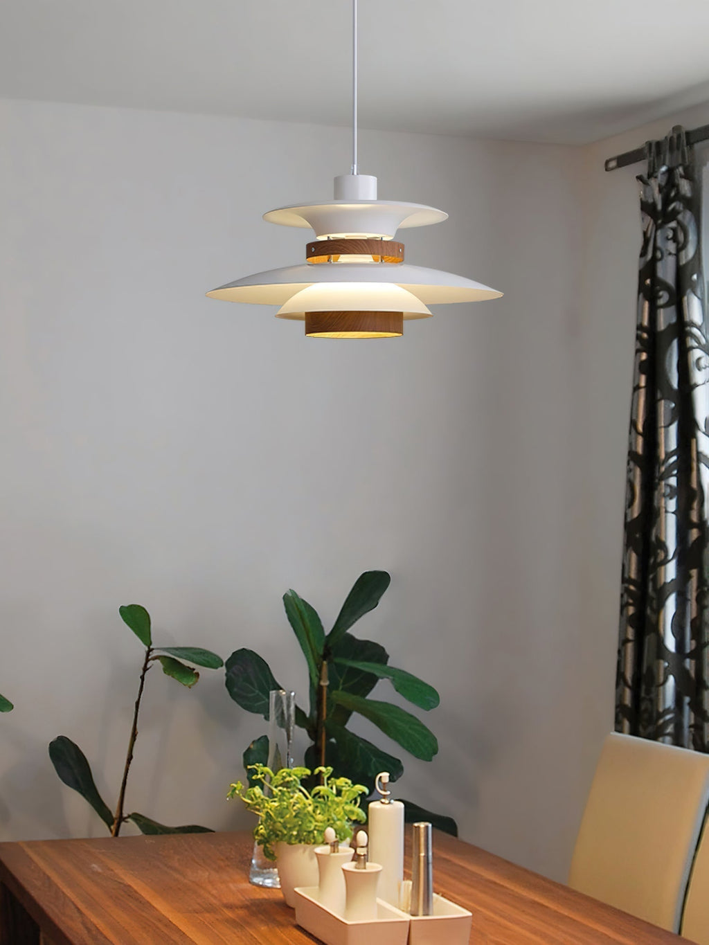 Astraea Pendelleuchte mit zeitloser Eleganz und warmem Lichtschein | Snurv