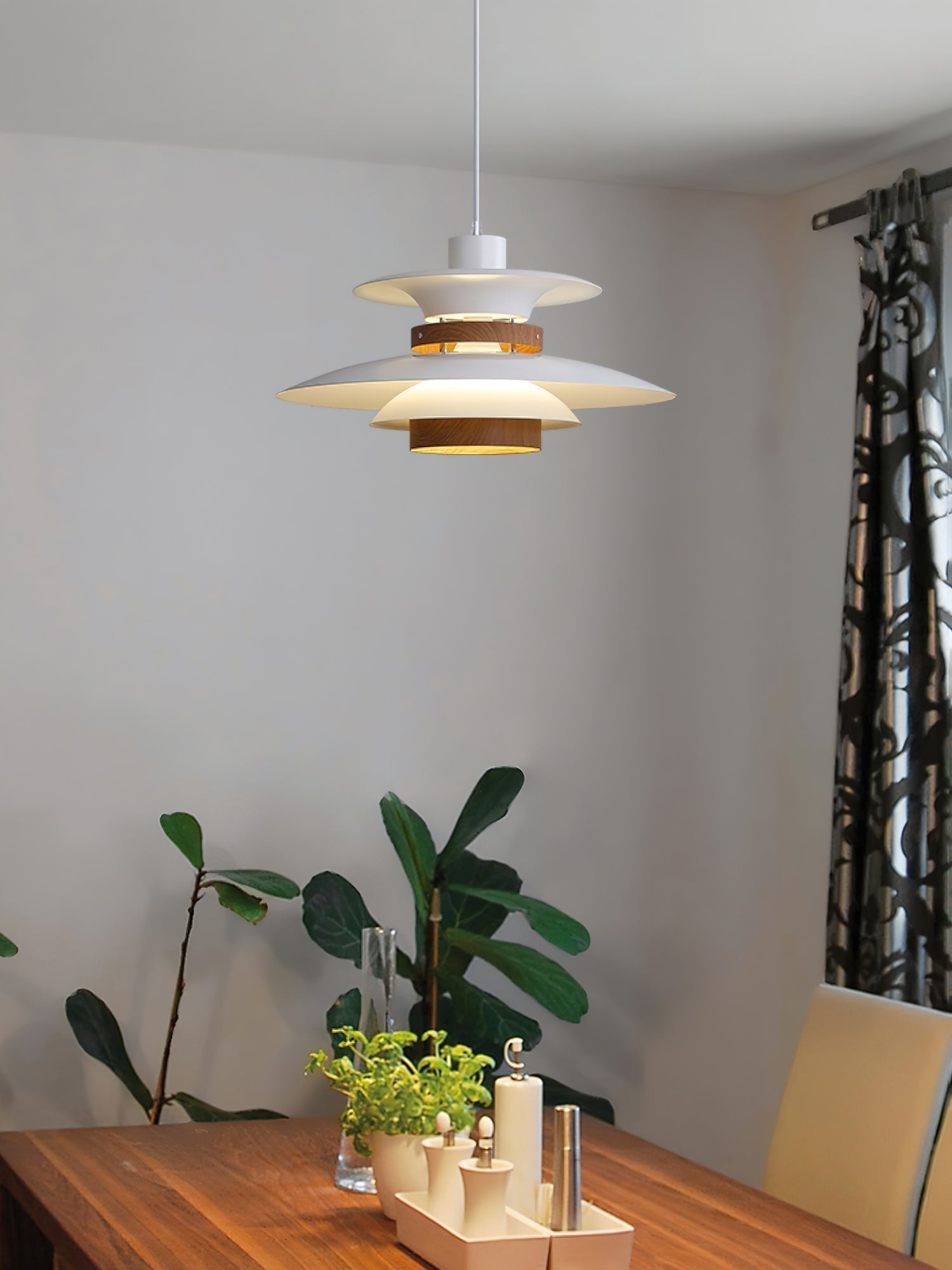 Astraea Pendelleuchte mit zeitloser Eleganz und warmem Lichtschein | Snurv