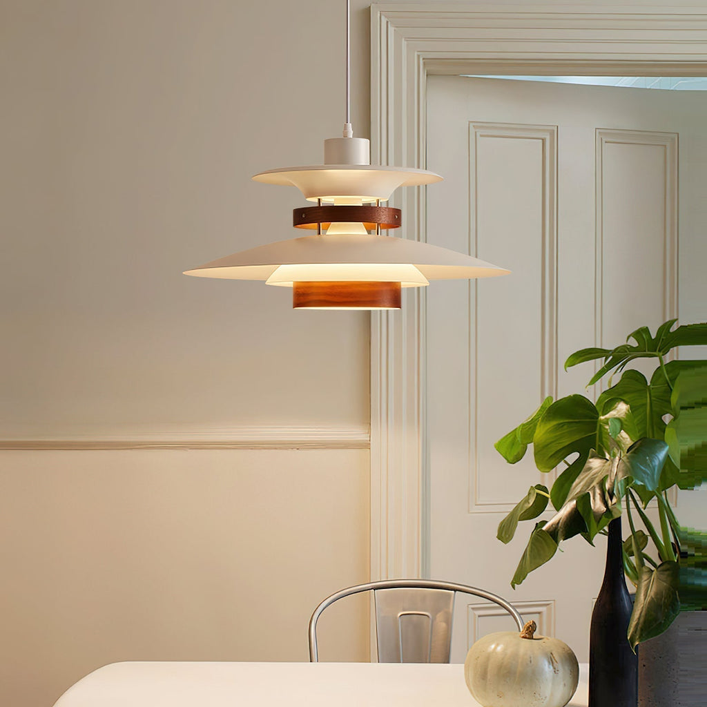 Astraea Pendelleuchte mit zeitloser Eleganz und warmem Lichtschein | Snurv