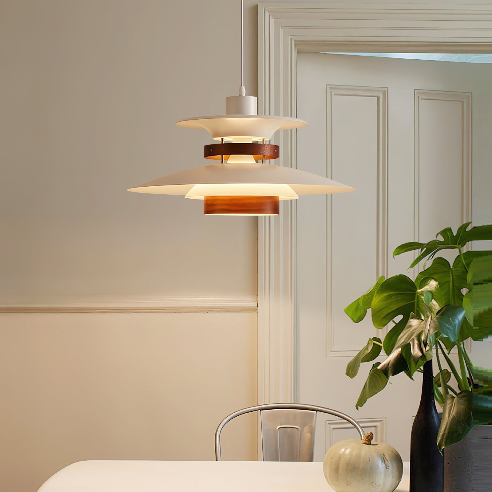 Astraea Pendelleuchte mit zeitloser Eleganz und warmem Lichtschein | Snurv