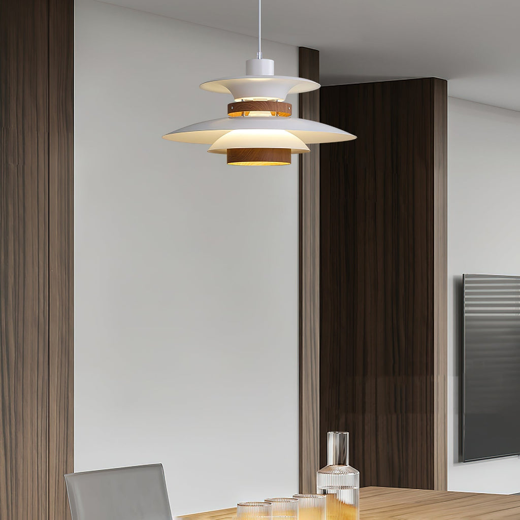 Astraea Pendelleuchte mit zeitloser Eleganz und warmem Lichtschein | Snurv