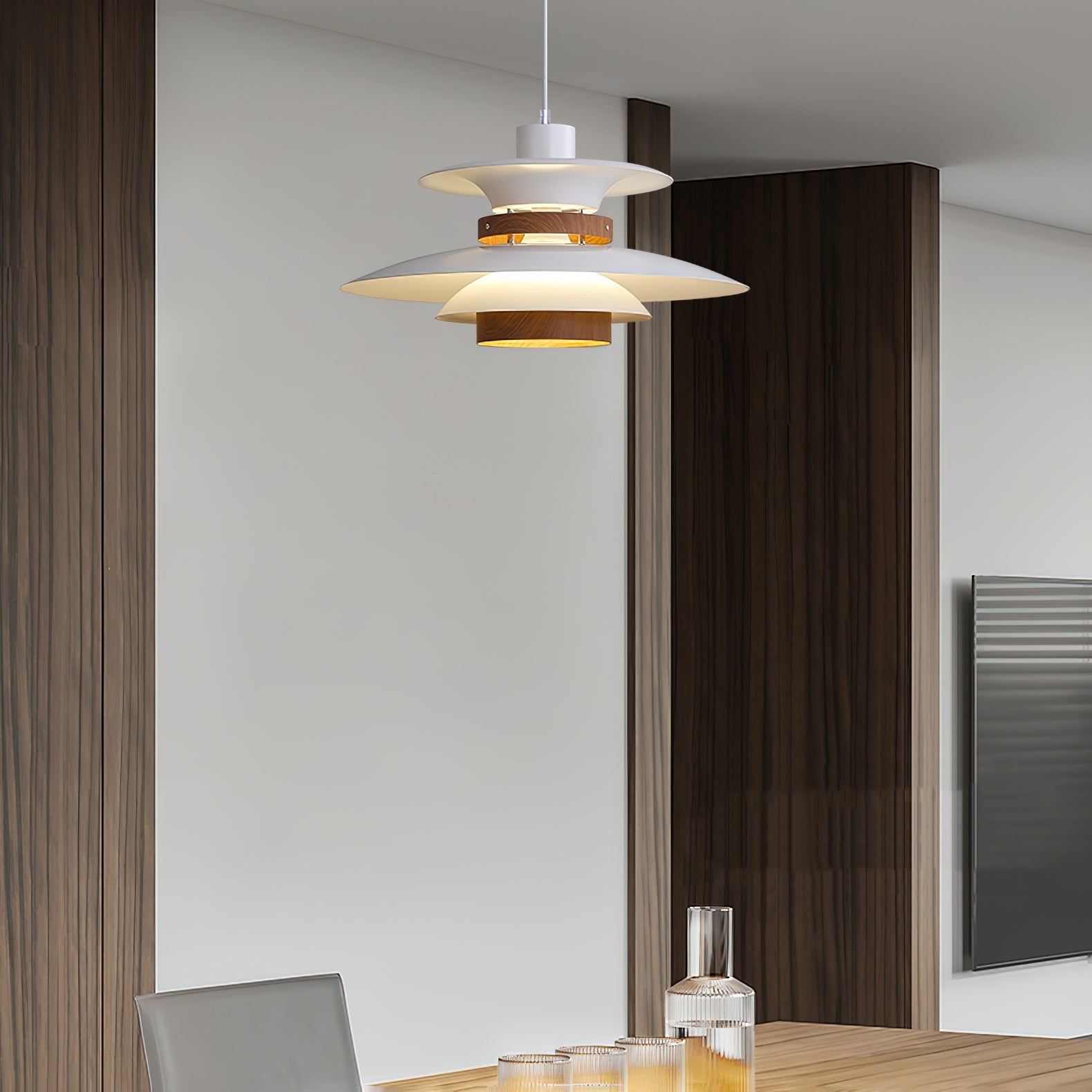 Astraea Pendelleuchte mit zeitloser Eleganz und warmem Lichtschein | Snurv
