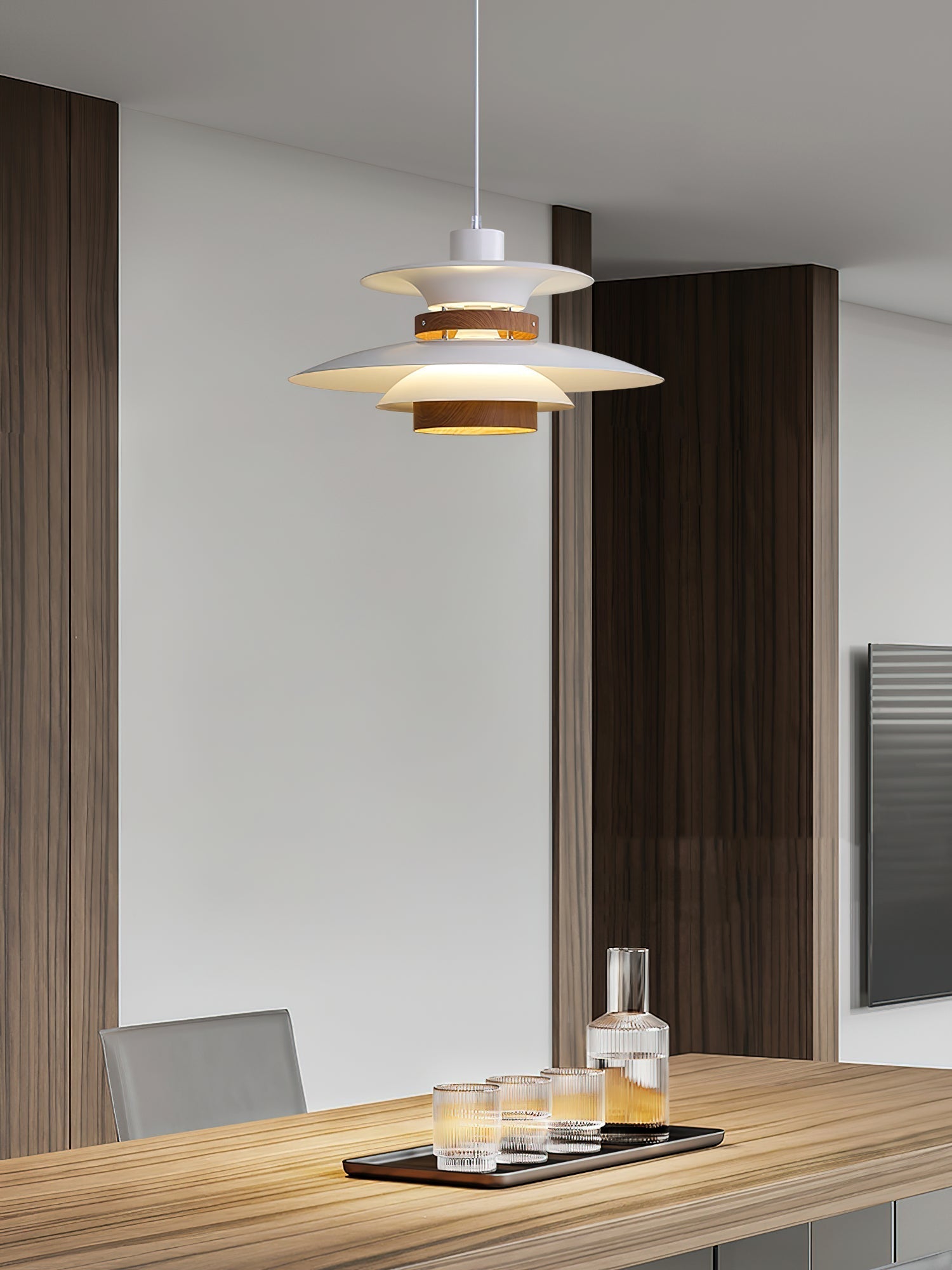 Astraea Pendelleuchte mit zeitloser Eleganz und warmem Lichtschein | Snurv