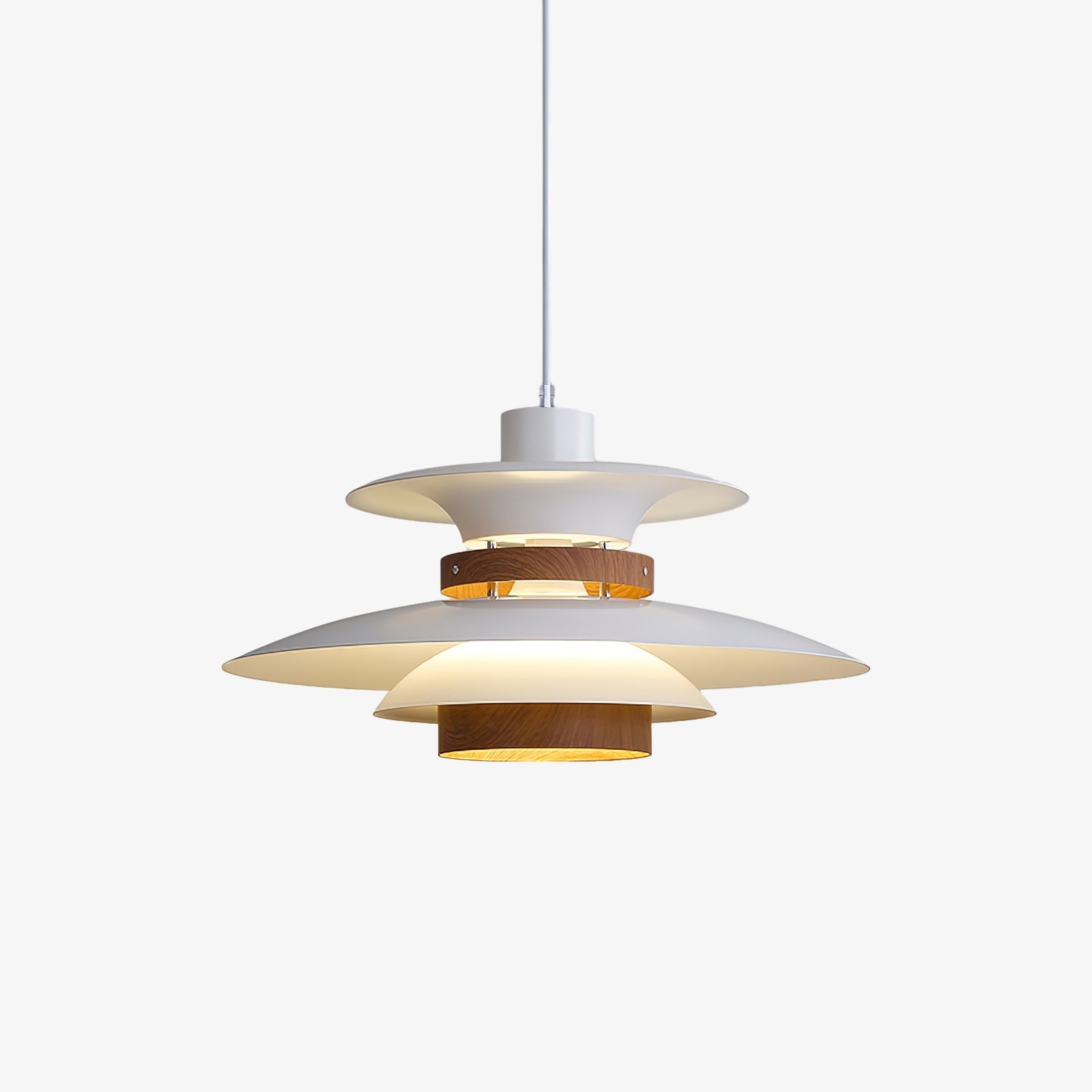 Astraea Pendelleuchte mit zeitloser Eleganz und warmem Lichtschein | Snurv