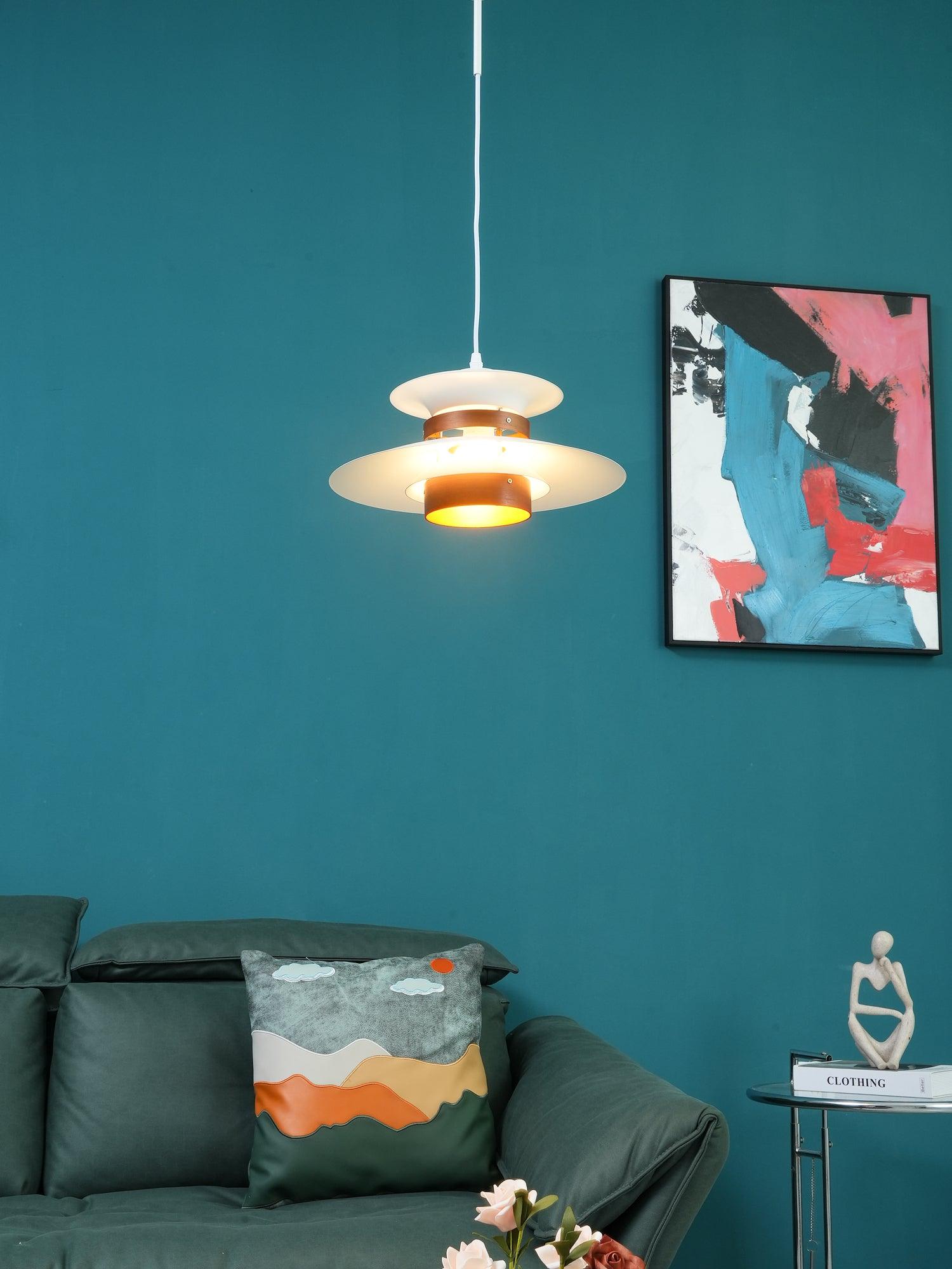 Astraea Pendelleuchte mit zeitloser Eleganz und warmem Lichtschein | Snurv
