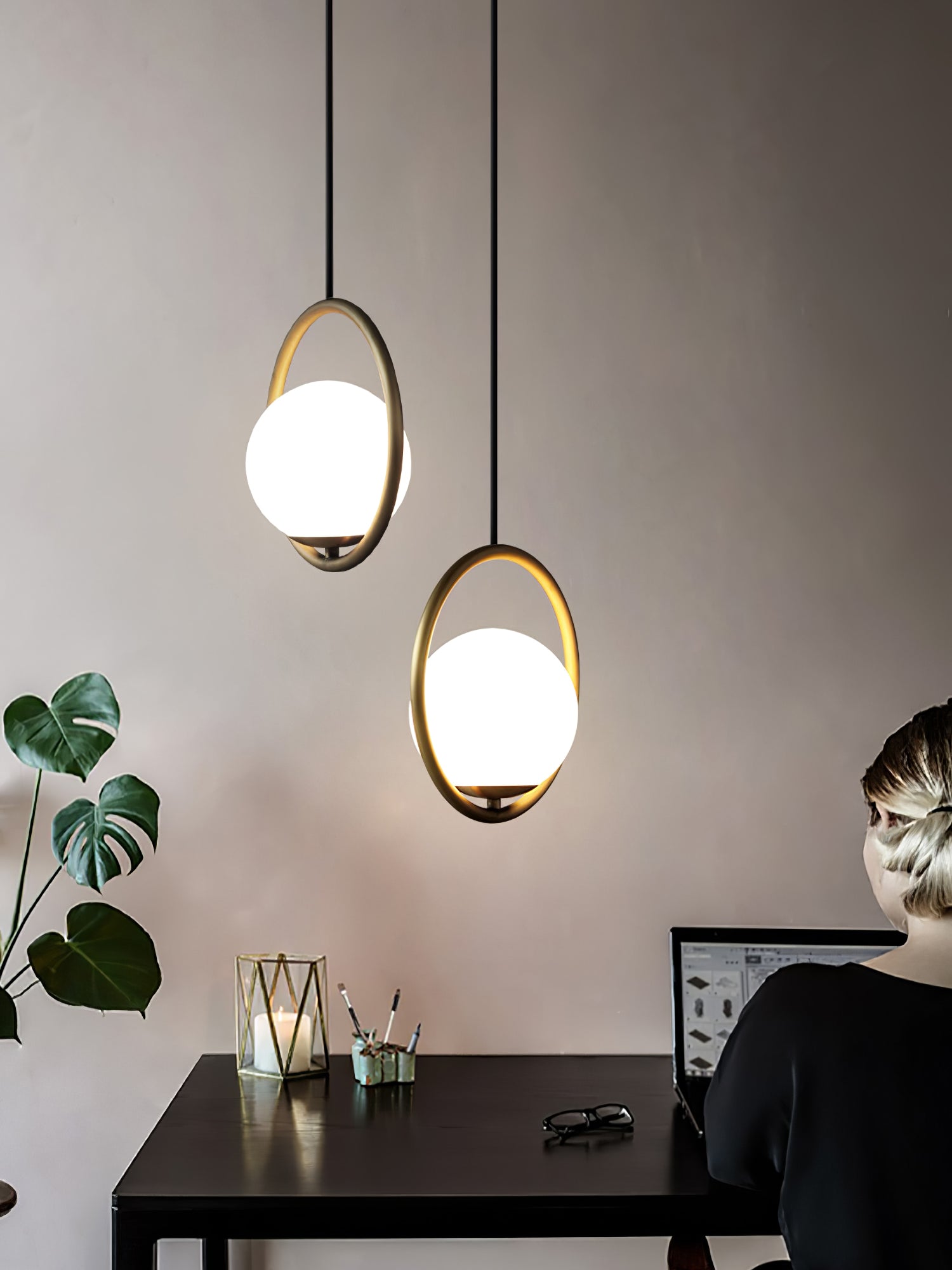 Astraea Moderne Hanglamp voor Elegante Woonruimtes | Snurv