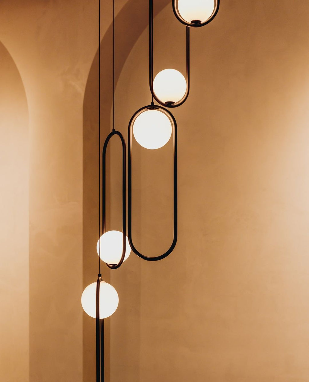 Astraea Moderne Hanglamp voor Elegante Woonruimtes | Snurv