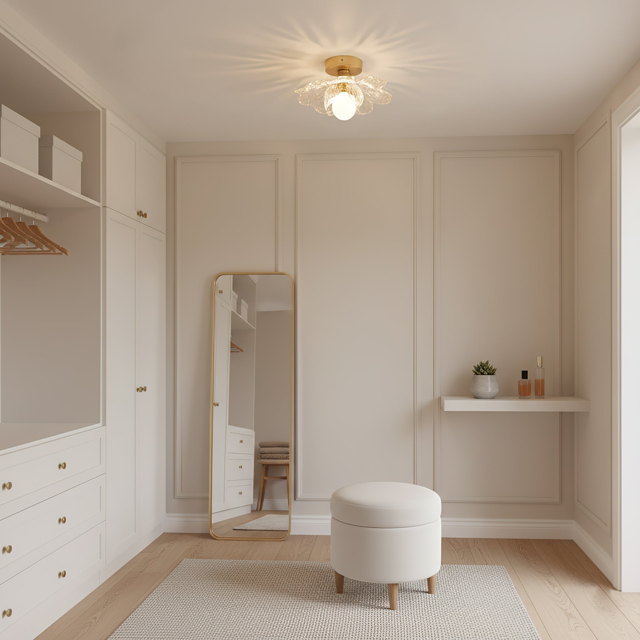 Plafonnier en résine Blossom et laiton pour chambre et couloir