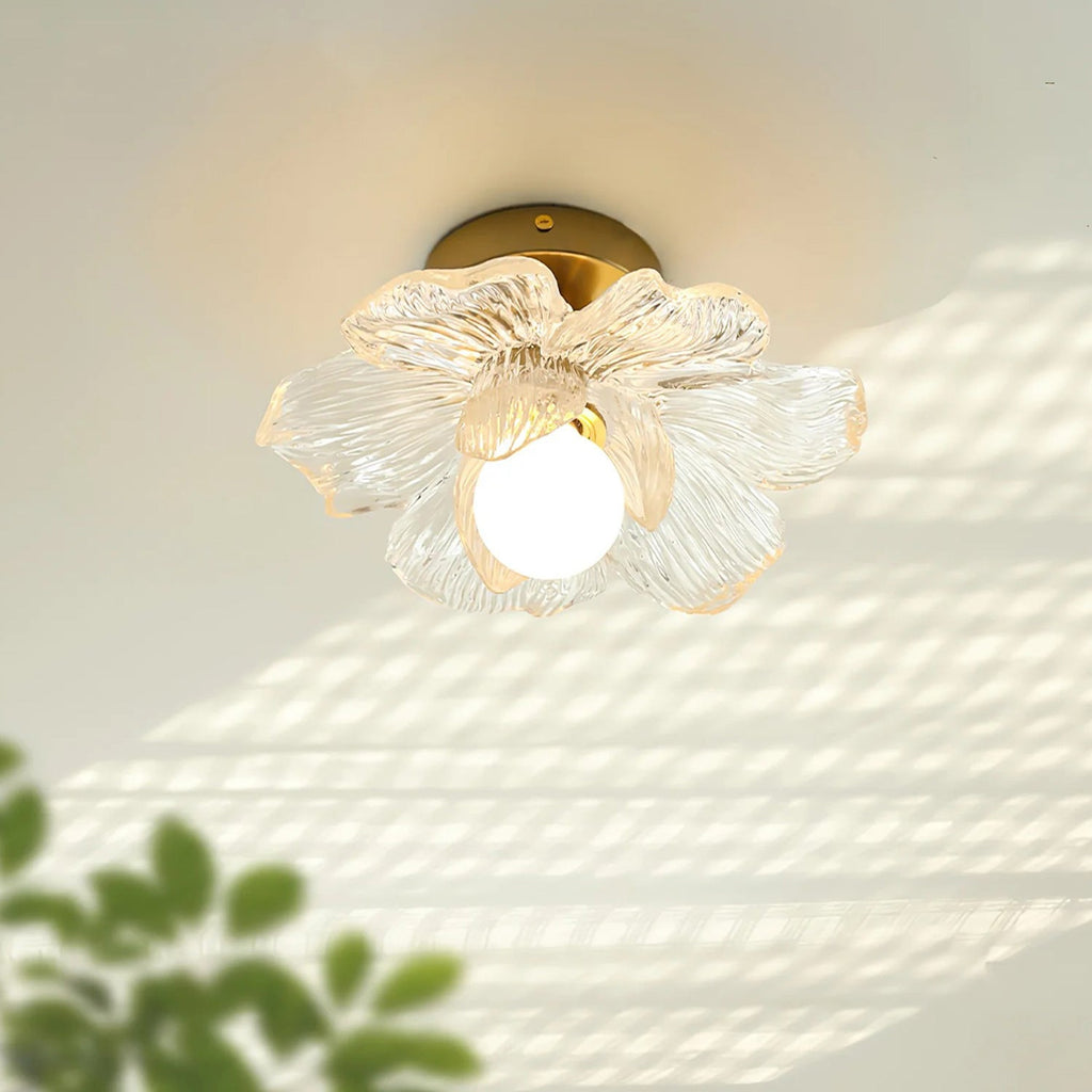 Plafonnier en résine Blossom et laiton pour chambre et couloir