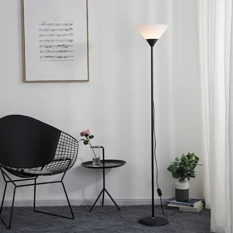 Lampadaire moderne avec luminosité réglable pour salons | Rosalyssa
