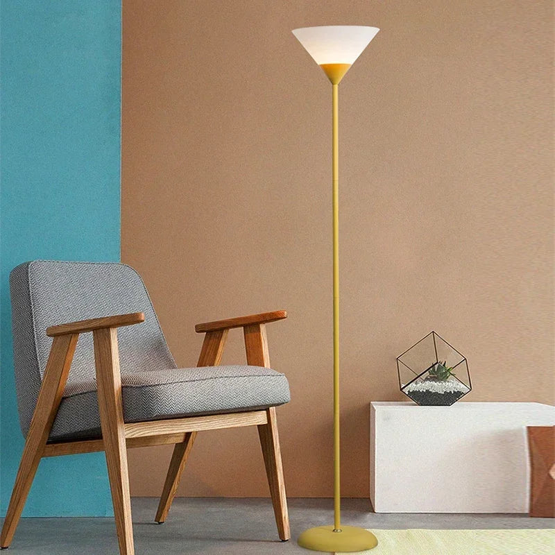 Lampadaire moderne avec luminosité réglable pour salons | Rosalyssa