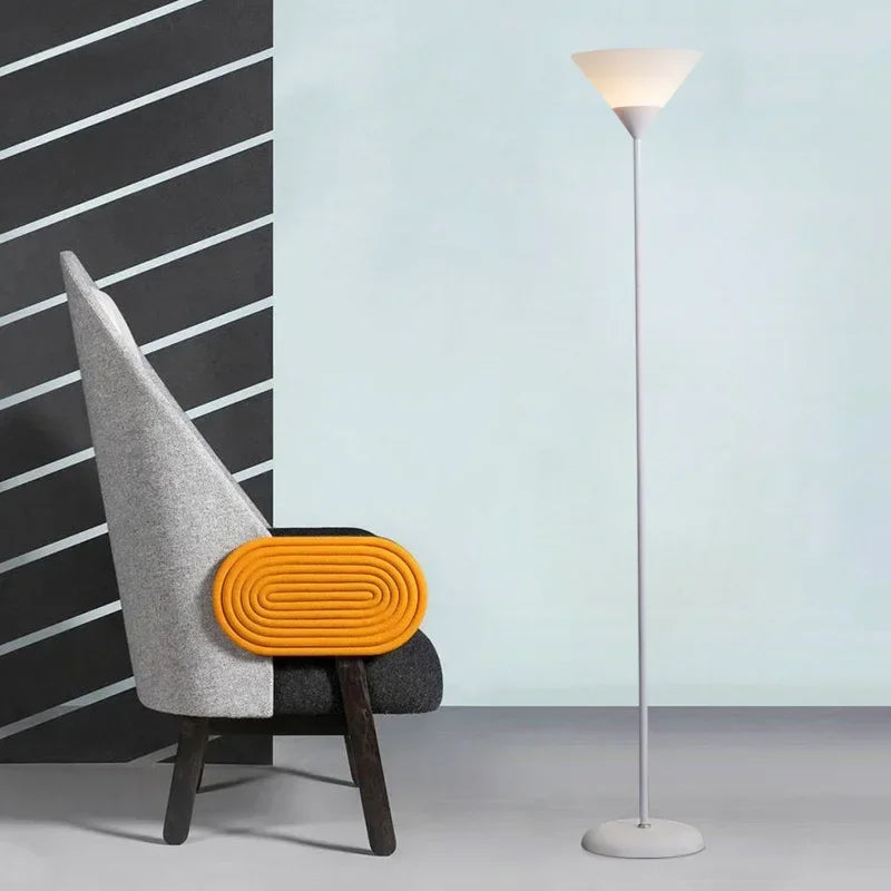 Lampadaire moderne avec luminosité réglable pour salons | Rosalyssa
