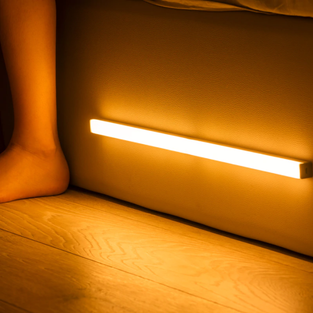 LED noční světelný pásek s pohybovým senzorem pro ložnici a schody