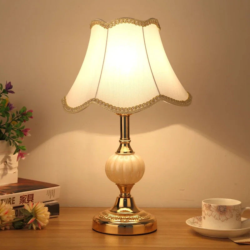 LuminaNord asztali lámpa vintage stílusban klasszikus otthoni dekorációhoz