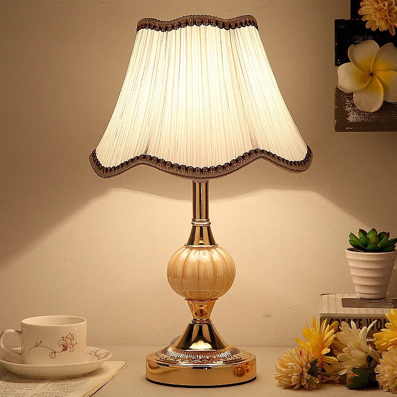 LuminaNord asztali lámpa vintage stílusban klasszikus otthoni dekorációhoz