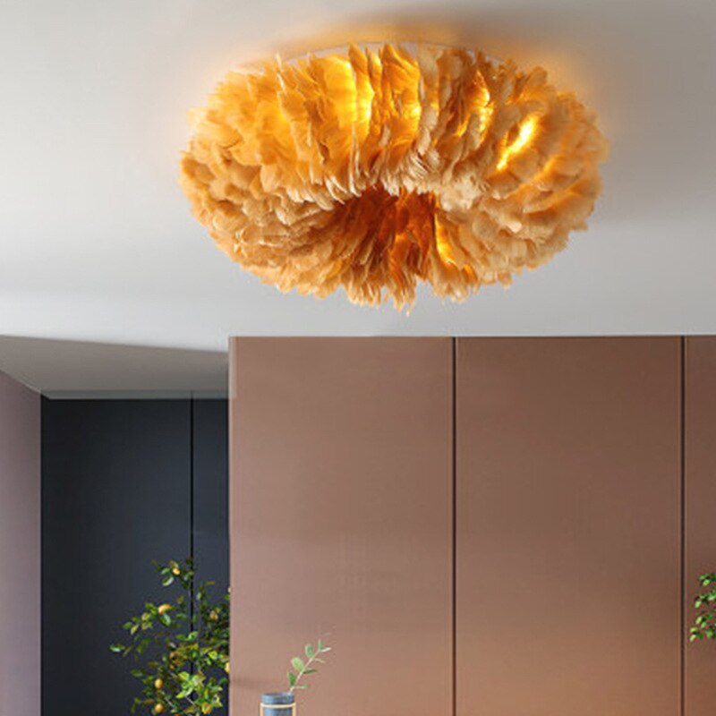 Lampada da soffitto Swan Feather con struttura in metallo e illuminazione LED bianco caldo per creare atmosfera nel soggiorno