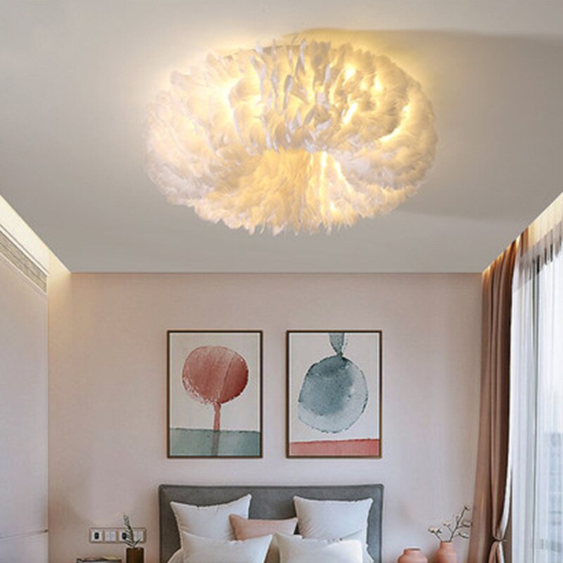 Lampada da soffitto Swan Feather con struttura in metallo e illuminazione LED bianco caldo per creare atmosfera nel soggiorno