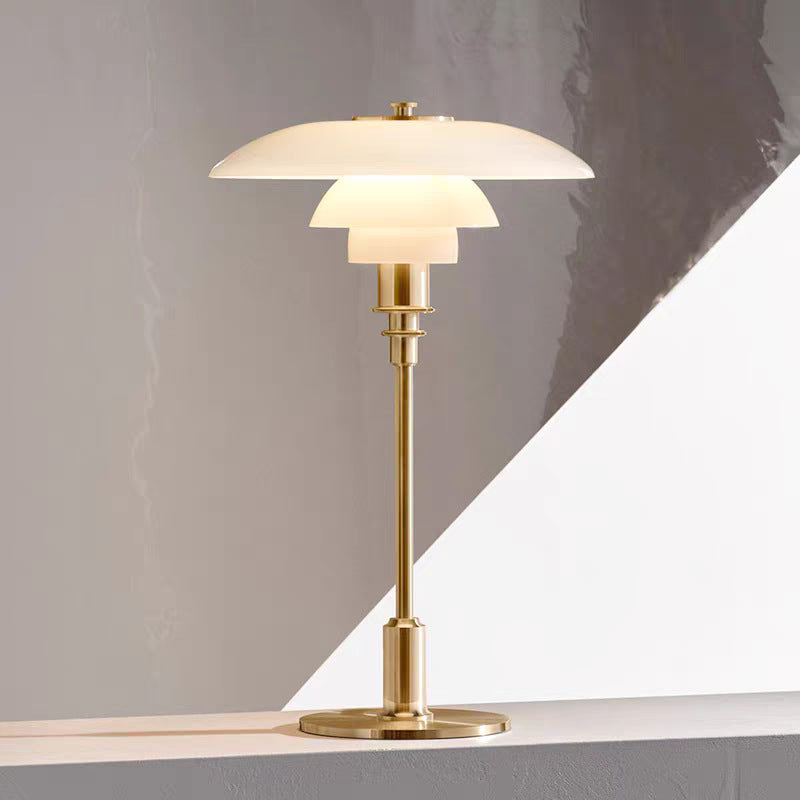 Candeeiro de Secretária Danish Design com Charme Escandinavo e Brilho Aconchegante