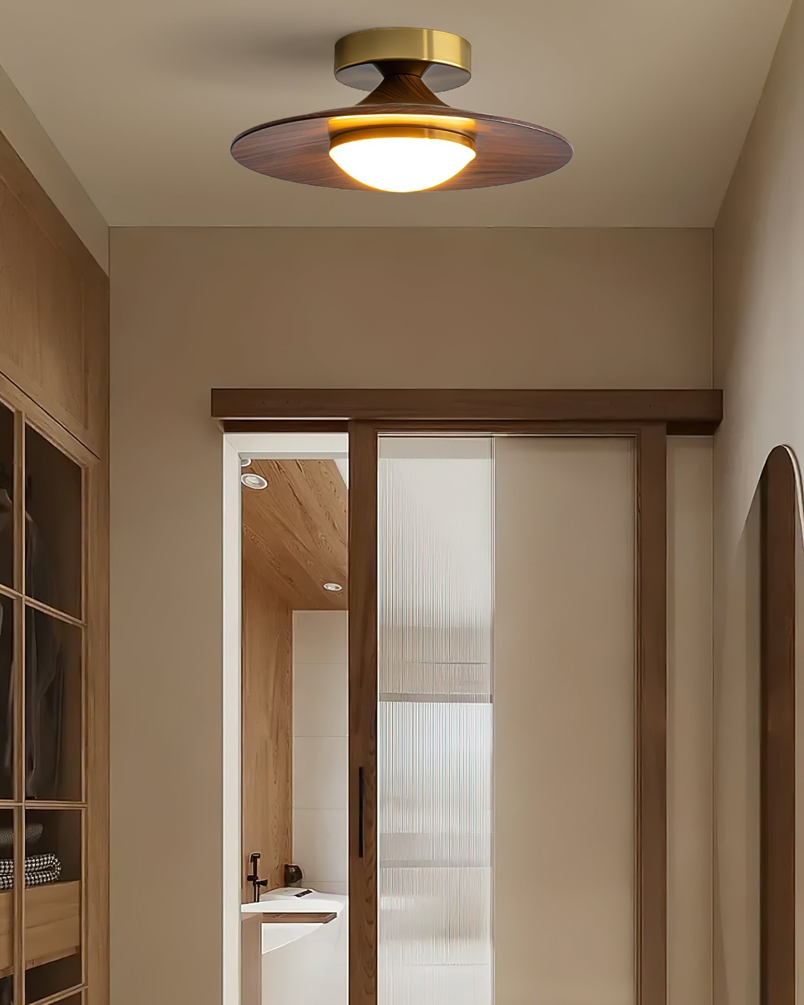 Kulaté LED stropní světlo s dřevěným vzhledem a zlatým rámem, 24 cm