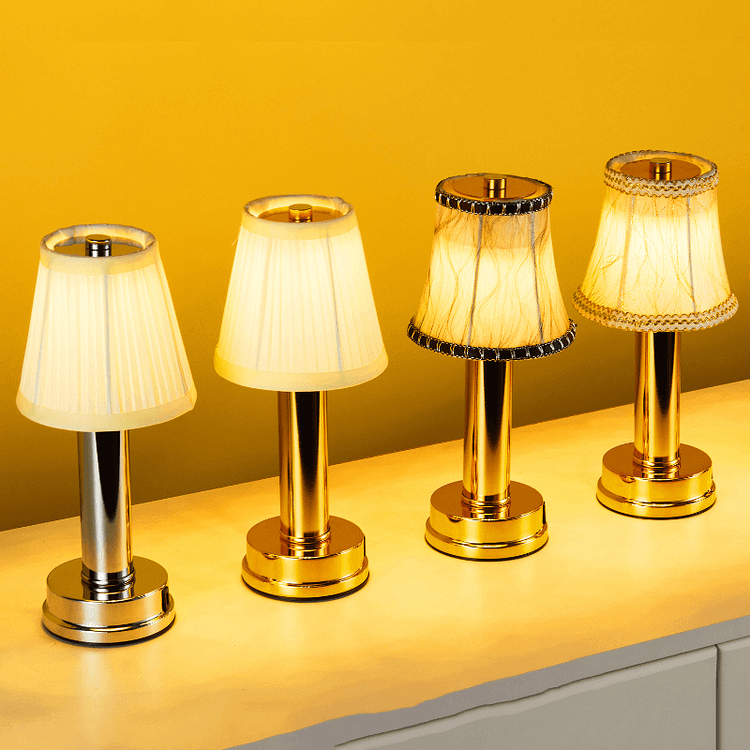 NovaForge CNC-gefräste kabellose Tischlampe aus Messing mit Downlight