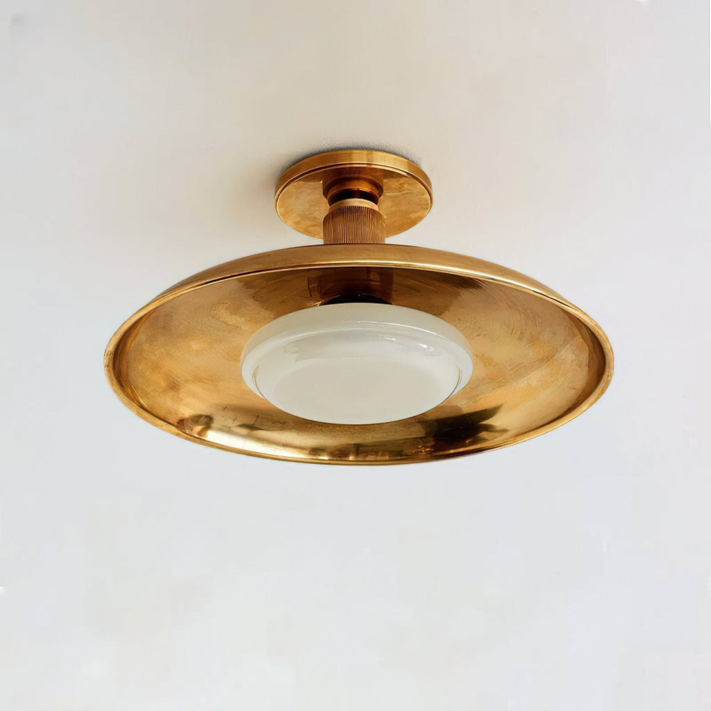Plafonnier avec abat-jour en verre soufflé à la main et rosace en métal texturé, lumière d'ambiance chaude
