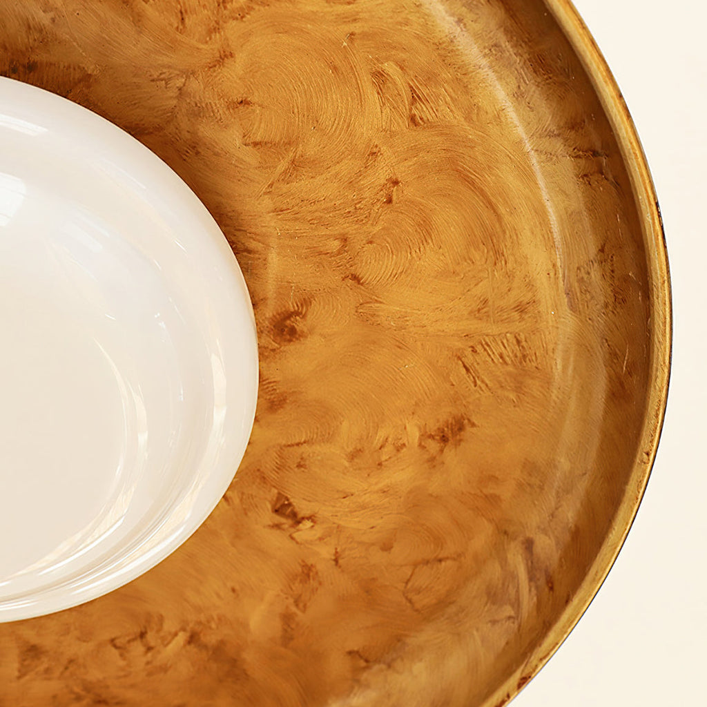 Plafonnier avec abat-jour en verre soufflé à la main et rosace en métal texturé, lumière d'ambiance chaude