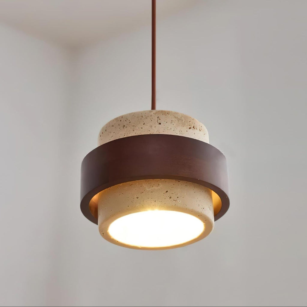 Lampa wisząca z trawertynu z akcentem z orzecha włoskiego do użytku wewnętrznego | Rosalyssa