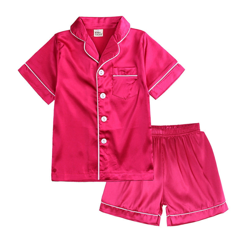 Conjunto de pijama para niños con botones en la parte superior y pantalones a juego
