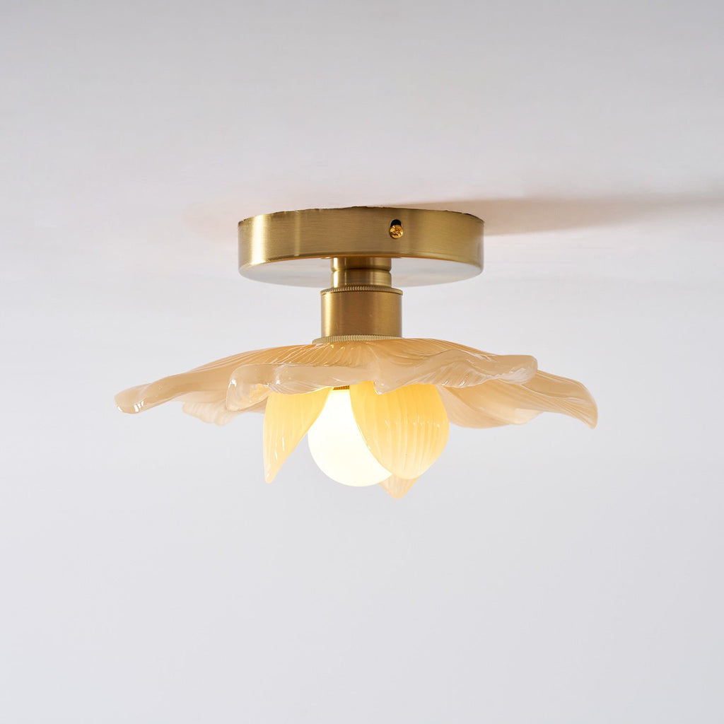 Plafonnier en résine Blossom et laiton pour chambre et couloir