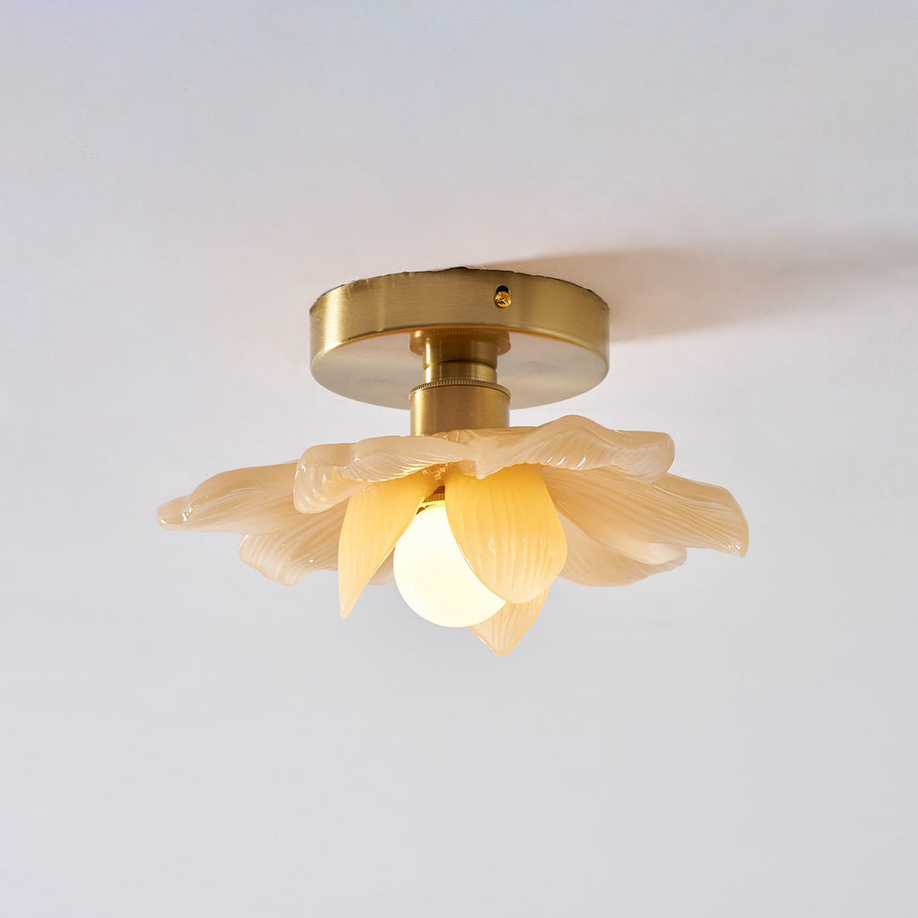 Plafonnier en résine Blossom et laiton pour chambre et couloir