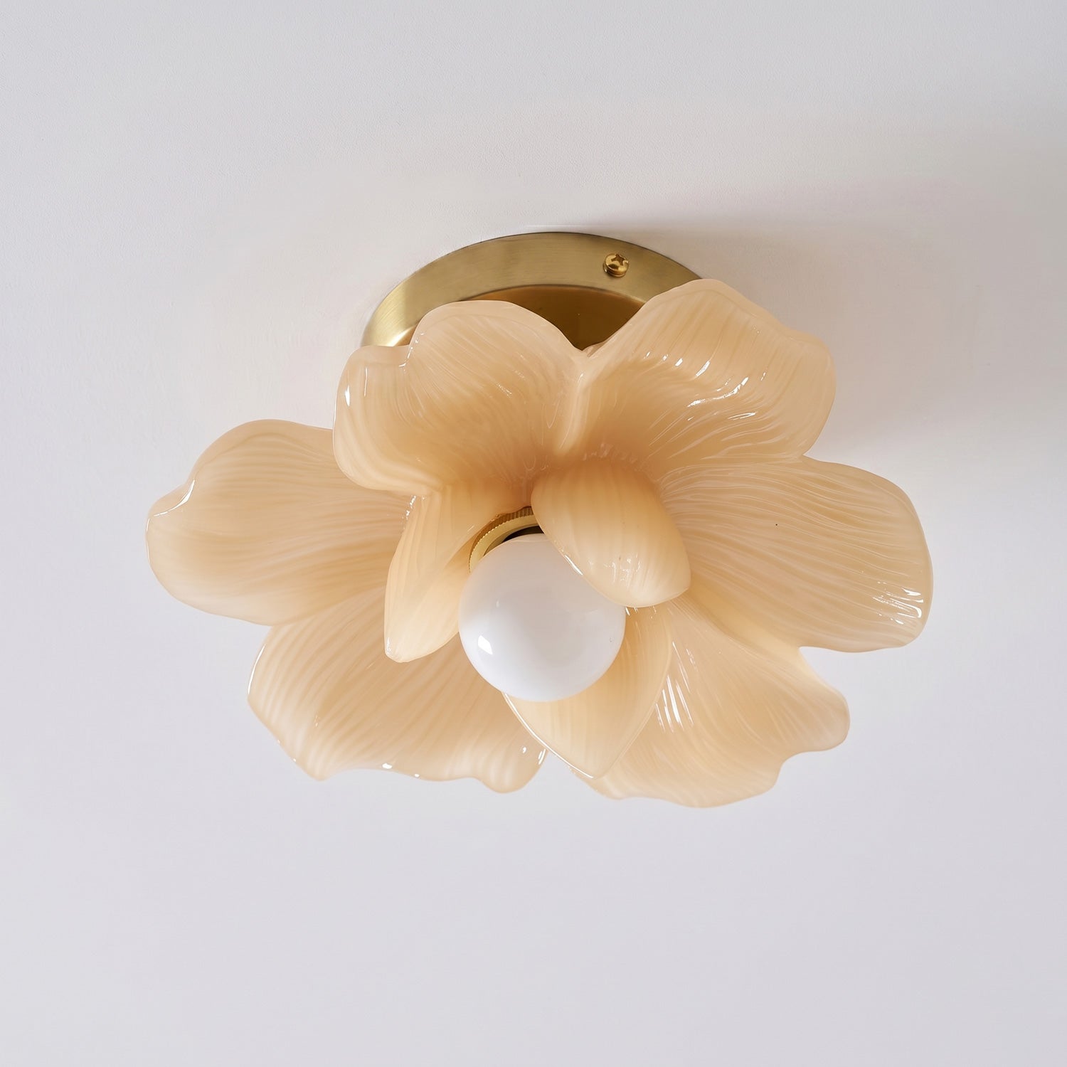 Plafonnier en résine Blossom et laiton pour chambre et couloir