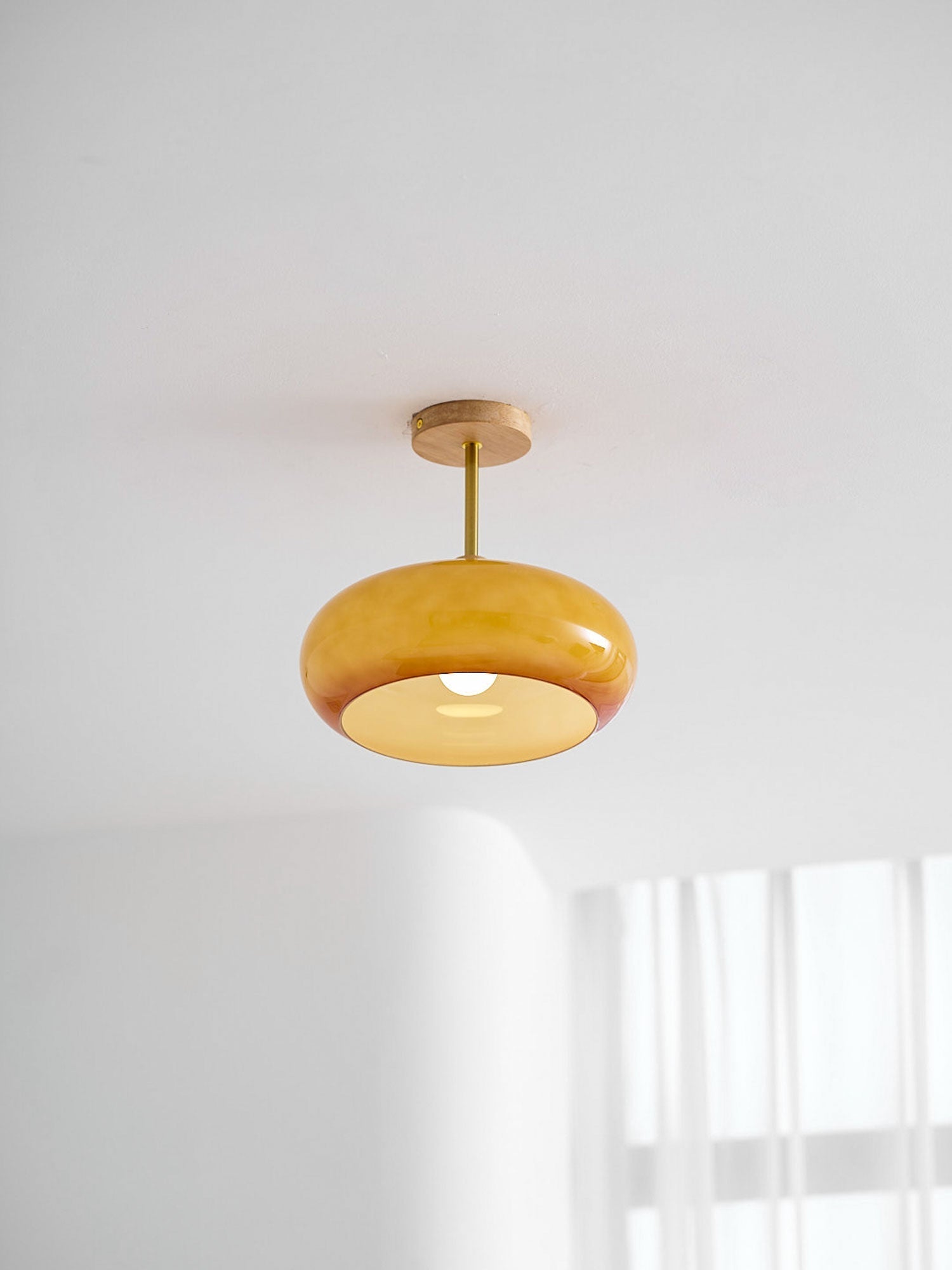 Lámpara de techo Bauhaus de vidrio y madera con diseño de disco en blanco o naranja para dormitorio y comedor